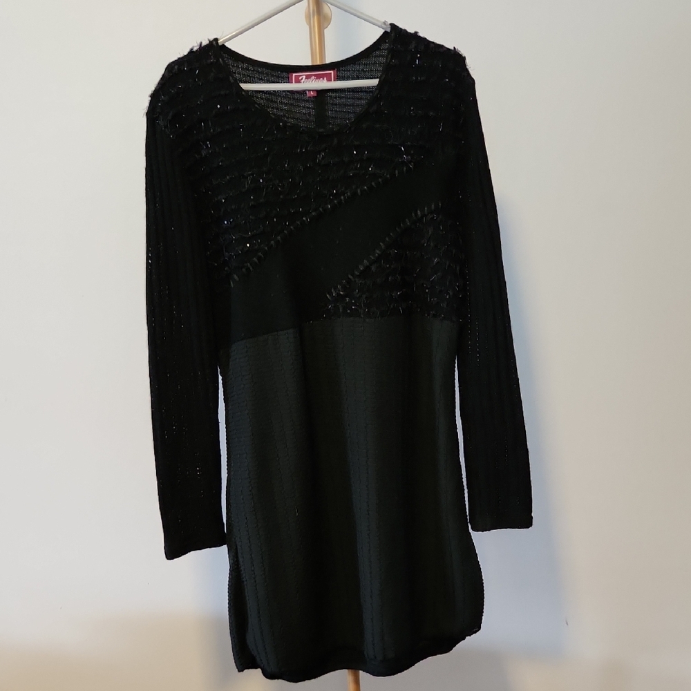 🎅4/10🎅Black Long Sleeve Sweater